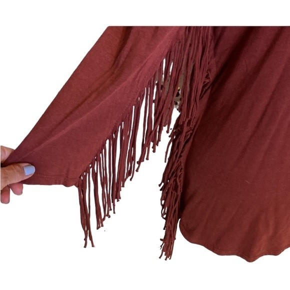 Cha Cha Vente 50/50 cotton/modal wine colored fringed top. - Picture 4 of 5
